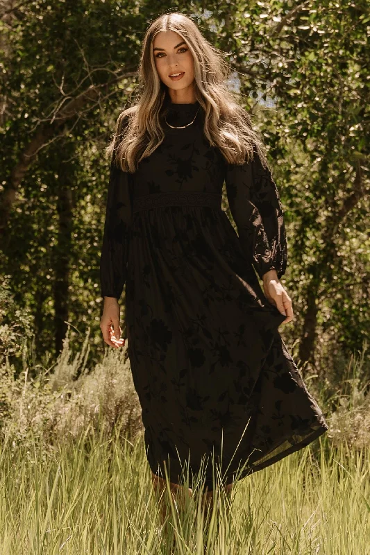 Midi dresses with printed lining for a hidden and stylish detail Christine Velvet Embossed Midi Dress | Black Midi dresses with printed lining for a hidden and stylish detail Christine Velvet Embossed Midi Dress | Black