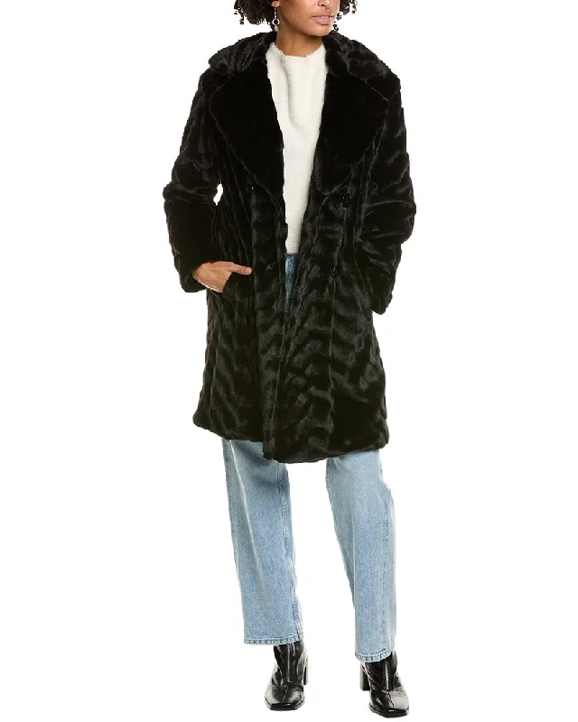 Oversized women's wool coats in a monochromatic look for a trendy outfitVia Spiga Double-Breasted Coat Oversized women's wool coats in a monochromatic look for a trendy outfitVia Spiga Double-Breasted Coat