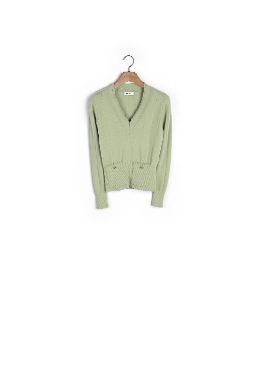 plus size women cardigan for comfortable layeringPull en maille à col V