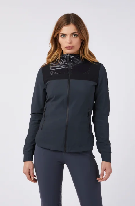 Oversized women's wool coats in a monochromatic look for a trendy outfitVestrum Ladies Fukuoka Softshell Dark Grey Oversized women's wool coats in a monochromatic look for a trendy outfitVestrum Ladies Fukuoka Softshell Dark Grey