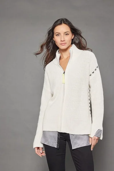Plus Size Women's Ruffled Hem Sweaters in Floral PrintsMake Your Mark Snow