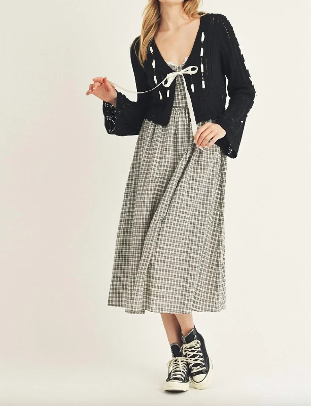 Short Sleeve Women's Cashmere Sweater Dresses in Pastel HuesOpen Crochet Cardigan In Black