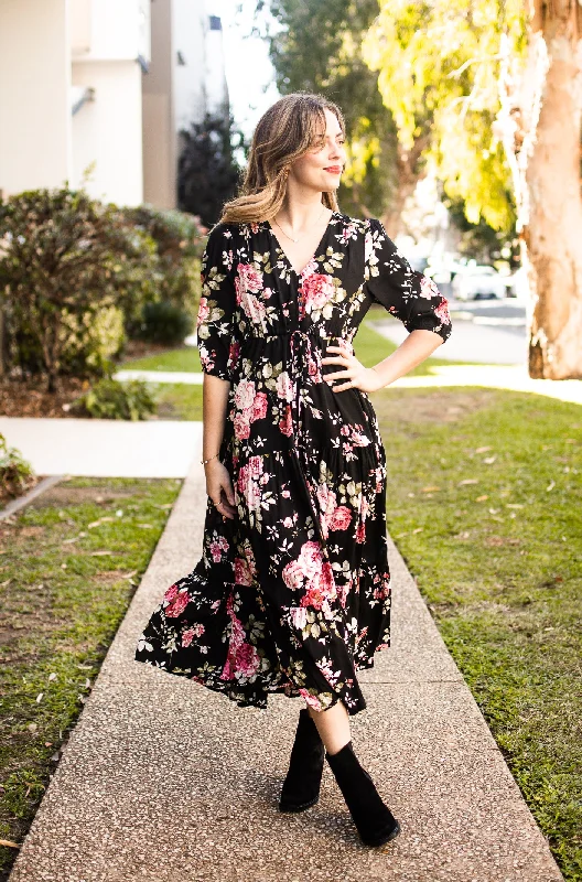 Printed Abstract Women Dress for a Modern and Artistic AppealSilver Wishes Selma Maxi Dress Black Floral Printed Abstract Women Dress for a Modern and Artistic AppealSilver Wishes Selma Maxi Dress Black Floral
