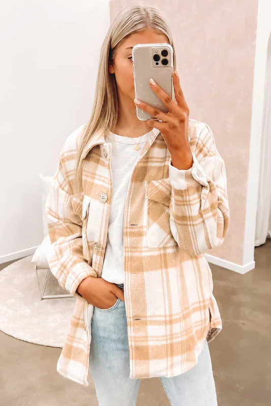 Women's faux fur - trimmed denim jackets for a trendy and cozy styleZoey Shacket Beige Women's faux fur - trimmed denim jackets for a trendy and cozy styleZoey Shacket Beige