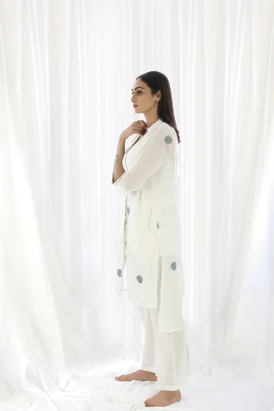 Shift Women Dress with a Simple and Classic Design for Everyday Wear Shift Women Dress with a Simple and Classic Design for Everyday Wear Bright White Long Shirt
