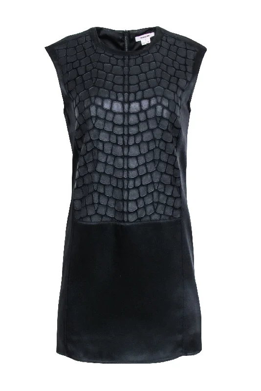 Shift Women Dress with a Simple and Classic Design for Everyday Wear Shift Women Dress with a Simple and Classic Design for Everyday Wear Helmut Lang - Black Satin Shift Dress w/ Fractal Applique Sz 0