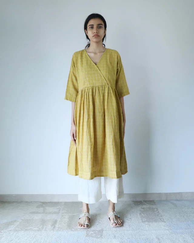Ruffled Women Dress with Multiple Layers for a Playful and Girly Style Ruffled Women Dress with Multiple Layers for a Playful and Girly Style Mustard Checks Organic Cotton Dress