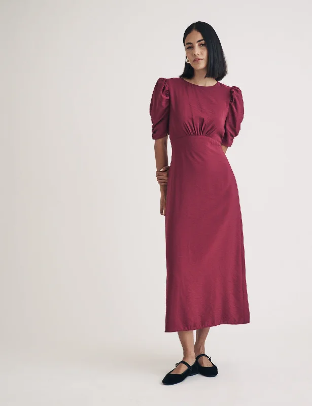 Midi dresses with gathered skirts for a full and flowing silhouetteBurgundy Evie Midi Dress Midi dresses with gathered skirts for a full and flowing silhouetteBurgundy Evie Midi Dress