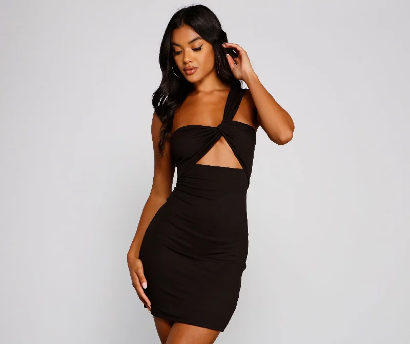 Strapless bodycon dress for a glamorous eveningCutout The Drama One Shoulder Bodycon Strapless bodycon dress for a glamorous eveningCutout The Drama One Shoulder Bodycon