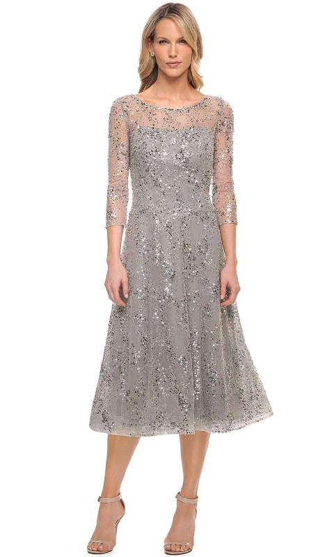Long - sleeved wedding guest dresses in velvet for a winter weddingLa Femme 30002 - Laced And Beaded Short A Line Dress Long - sleeved wedding guest dresses in velvet for a winter weddingLa Femme 30002 - Laced And Beaded Short A Line Dress