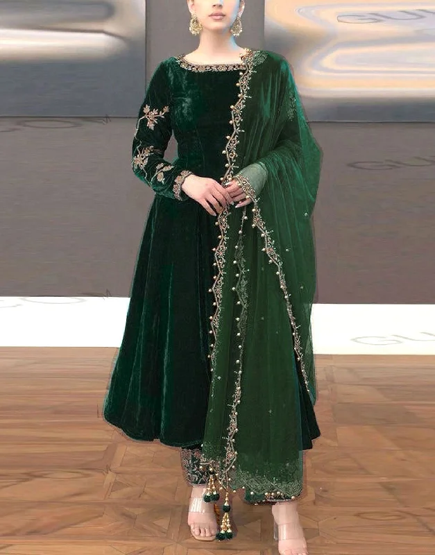 Party dresses with a metallic - thread embroidery for a luxurious touchDecent Embroidered Bottle Green Velvet Dress with Organza Dupatta (DZ17639) Party dresses with a metallic - thread embroidery for a luxurious touchDecent Embroidered Bottle Green Velvet Dress with Organza Dupatta (DZ17639)