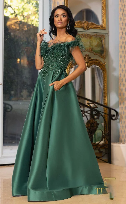 Formal dresses with side - slit pockets and beaded accents for a practical and stylish formal eventTerani 242M3357 Dress