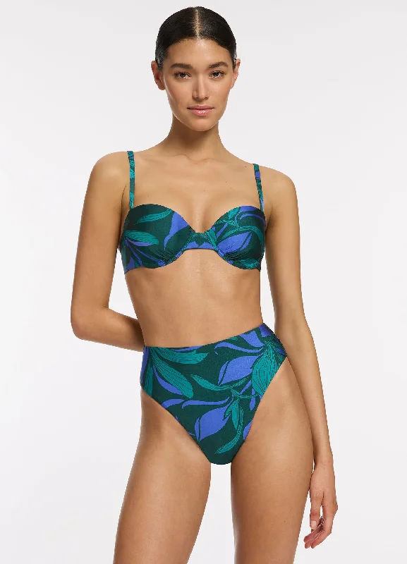 Ruched bikini with fabric gathers for a slimming effectQueen Of The Night High Leg High Waist Bikini Bottom - Azul